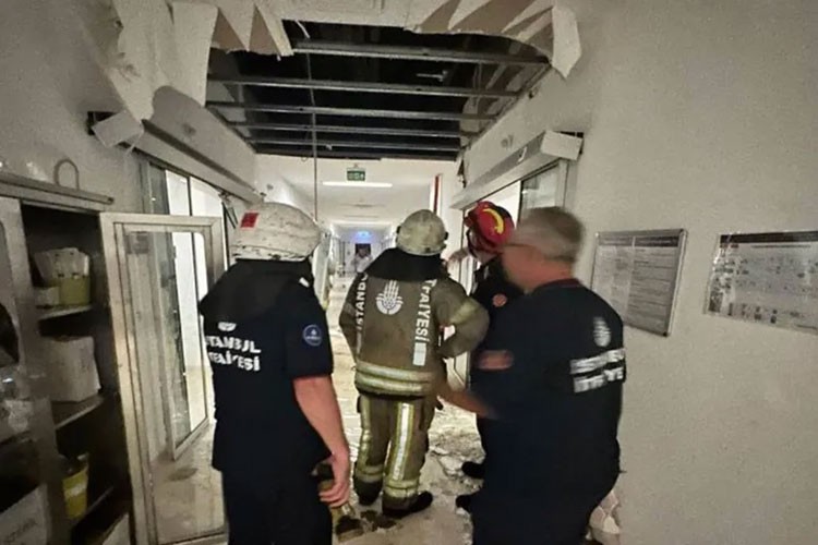 Hastanede asma tavan çöktü, bebekler tahliye edildi