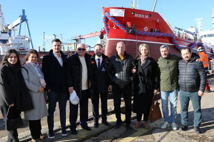 Ada 2 Beril M'yi denize indirdi