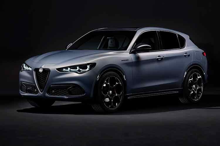 Alfa Romeo Giulia ve Stelvio, Türkiye'de Satışa Sunuldu