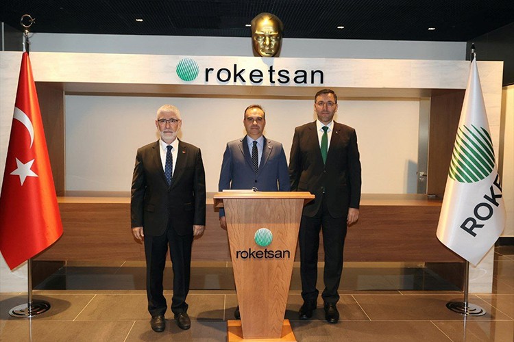 Bakan Kacır, ROKETSAN'ı ziyaret etti