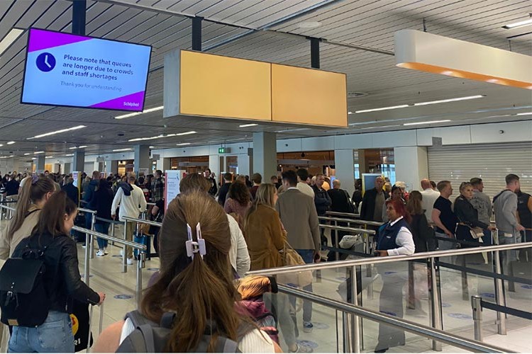 Avrupa ve ABD'de havalimanlarında kaos yaşanıyor