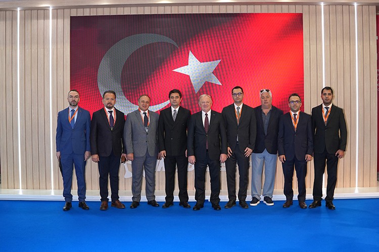 Türk ağız ve diş sağlığı sektörü Dubai'de dünya ile buluştu