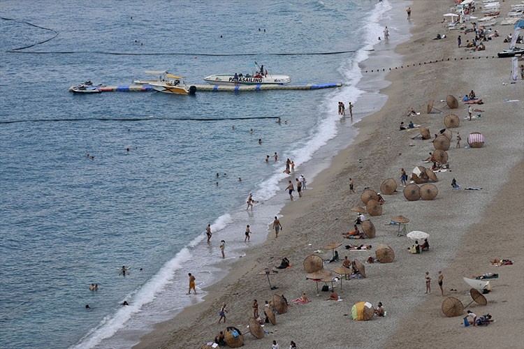 Fethiye ve Marmaris sahillerinde yoğunluk sürüyor