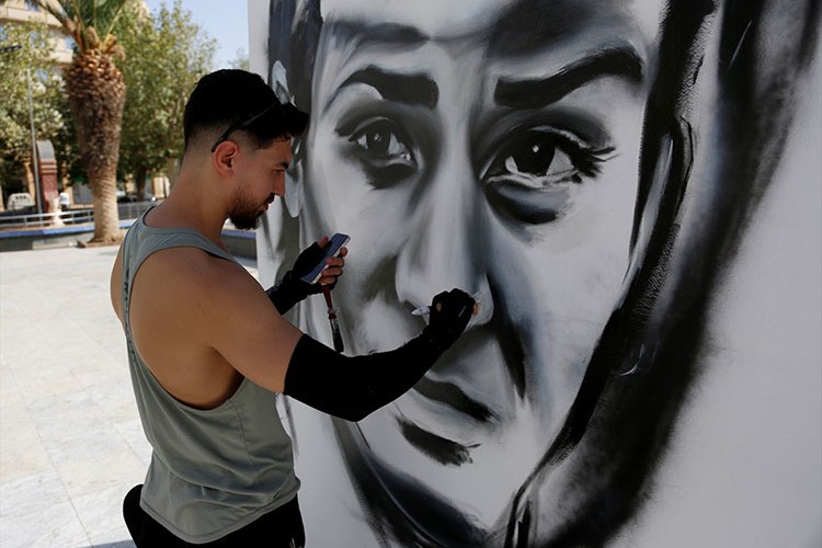 Cezayirli boksör İman Halif'in grafitisi