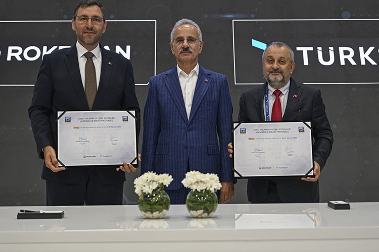 Roketsan ile Türksat arasında işbirliği protokolü imzalandı