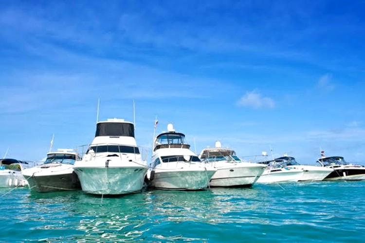 Uzak Doğu'ya yelken açtı