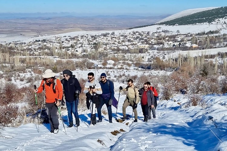Kırşehirli dağcılar, yeni yılın ilk tırmanışını Gönül Dağı'na gerçekleştirdi