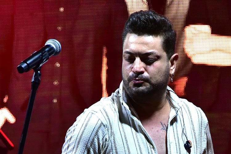 Umut Açıkgöz, Önce ağlattı sonra oynattı