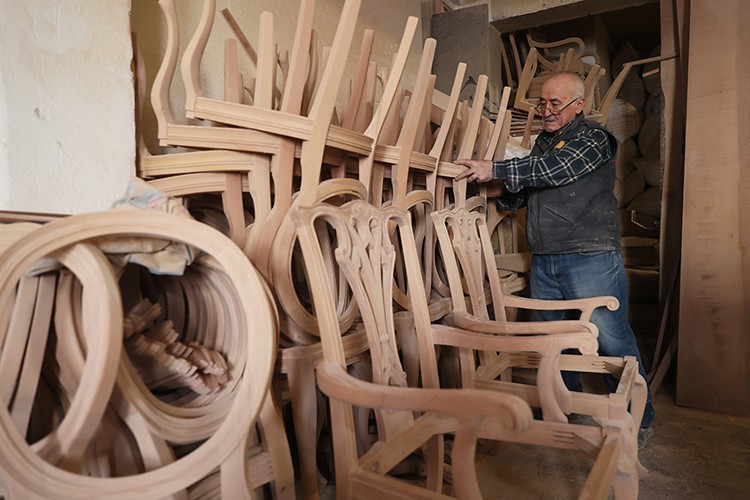 Yarım asırdır el emeğiyle sandalye iskeleti üretiyor