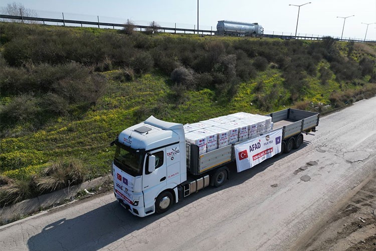 AFAD gemisiyle Somali'ye gıda yardımı yapıyor