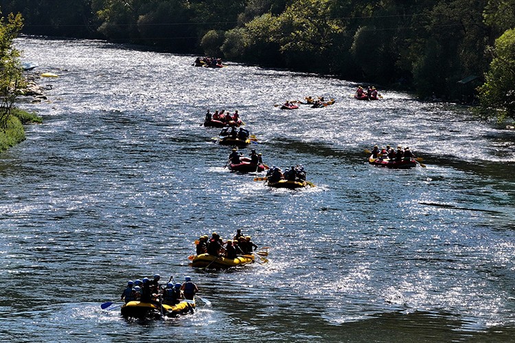 Antalya'daki bir mahallelinin geçim kaynağı rafting oldu