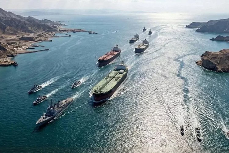 İran'dan, Hürmüz Boğazı'nda mayınlara karşı alternatif rota