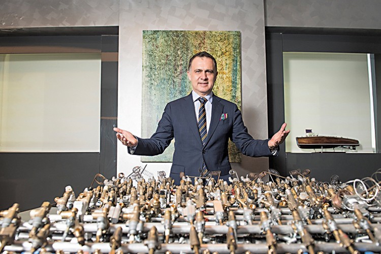 Sanayici üretime devam etmeli