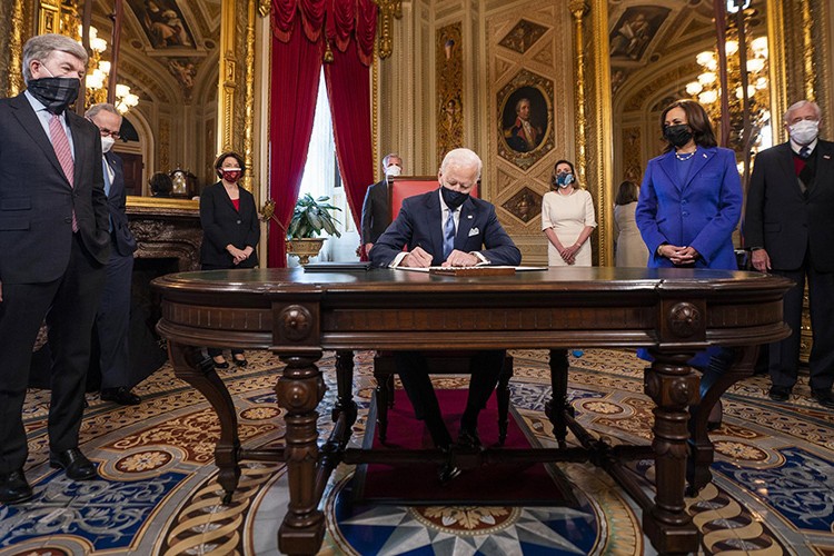 İşadamlarıyla destek paketini görüştü