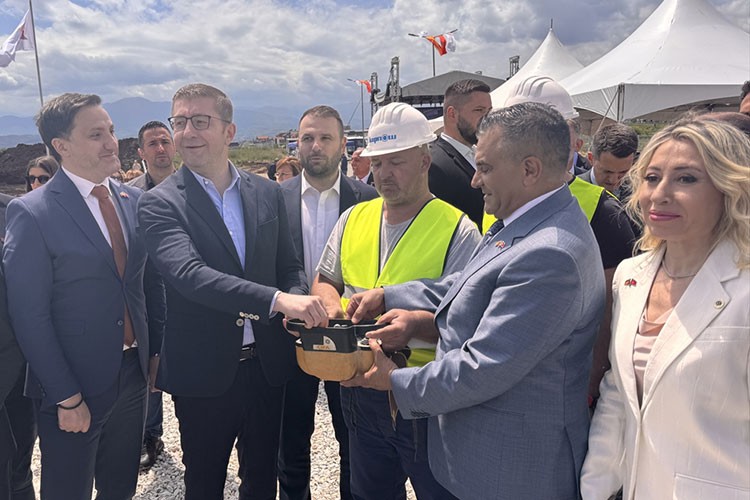 Türk iş insanının Kuzey Makedonya'da açacağı fabrikanın temeli atıldı