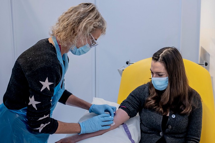 AB aşı ihracını izne bağlıyor