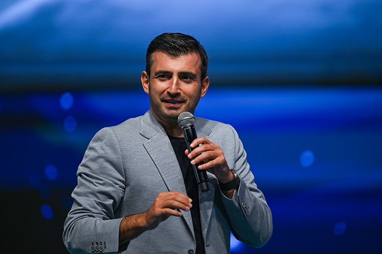 İzmir'de öğrencilerle bir araya geldi: