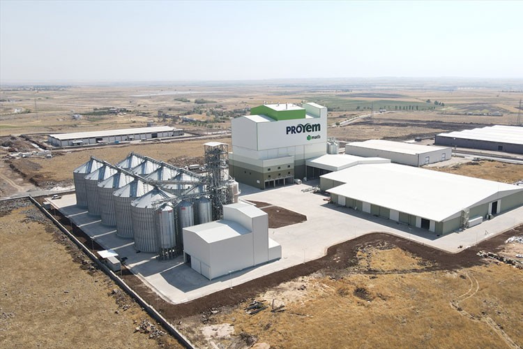 Diyarbakır'da kurulan yem fabrikası üretime başladı
