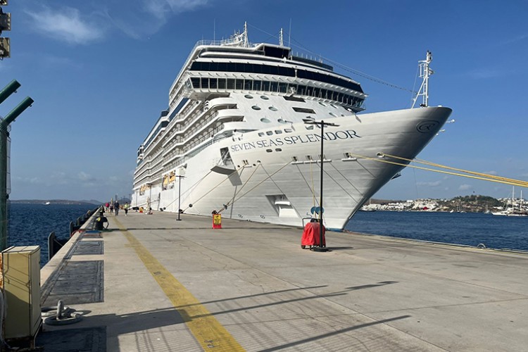 Marshall Adaları bayraklı gemiyle Bodrum'a 674 turist geldi