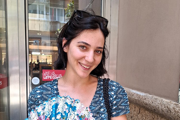 Sıcaklar yüzünden saçlarından oldu