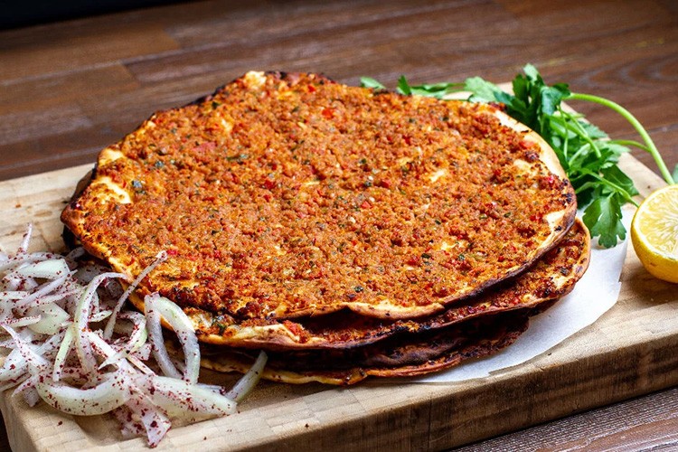 Zirveye lahmacun yerleşti