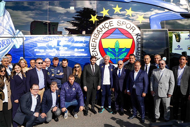 Fenerbahçe Spor Kulübü'ne Özel Tasarımlı Mercedes-Benz Travego
