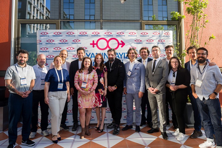 YANINDAYIZ Derneği'nin yeni başkanı Selen Okay Akçalı oldu