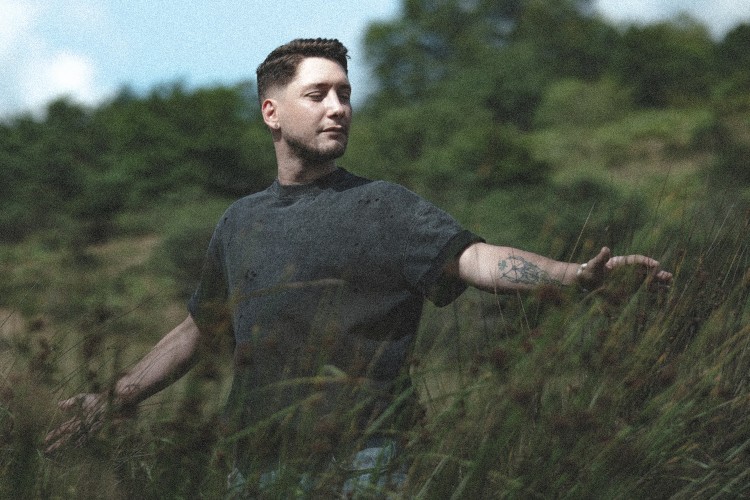 İlter, Yeni Şarkısı Yaz Güneşim İle Sessizliğini Bozuyor!