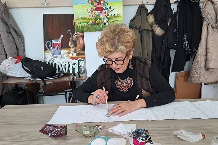 Tekstil atıkları kadınlara gelir oldu