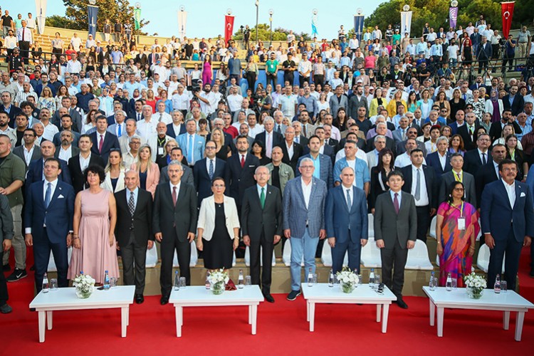 Kapılarını 88. kez açtı