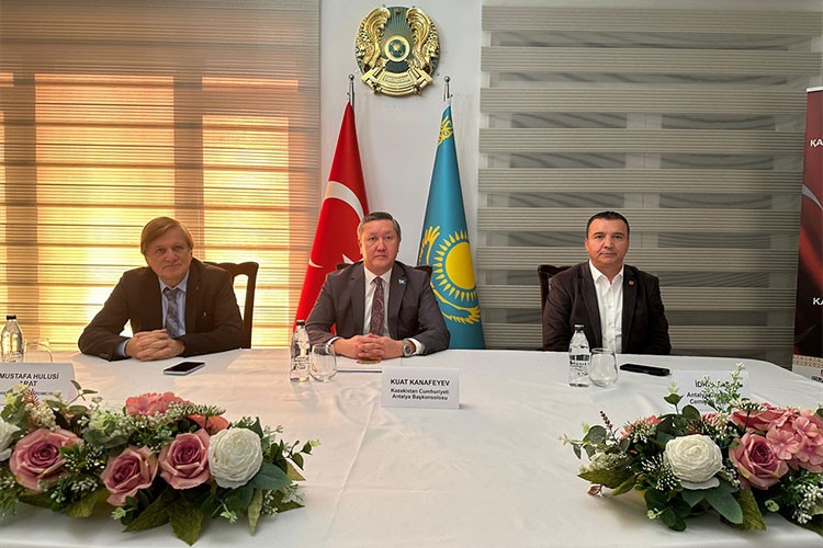 Antalya'da "Kazakistan'ın Reformları" konulu toplantı düzenlendi