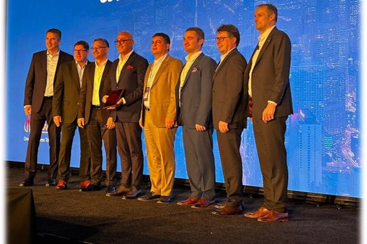 Uluslararası başarı elde etti