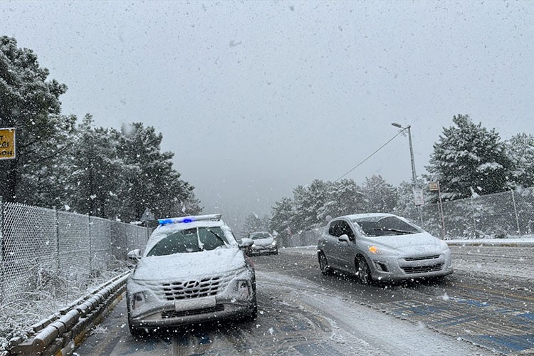 İstanbul'da yüksek kesimlerde kar yağışı başladı