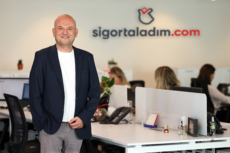 sigortaladim.com'da bayrak değişimi