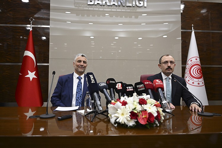 "Fiyat istikrarını sağlamak önceliğimizdir"