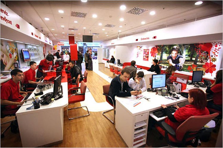 Vodafone 3 yılda 11 bin kişiyi işten çıkaracak