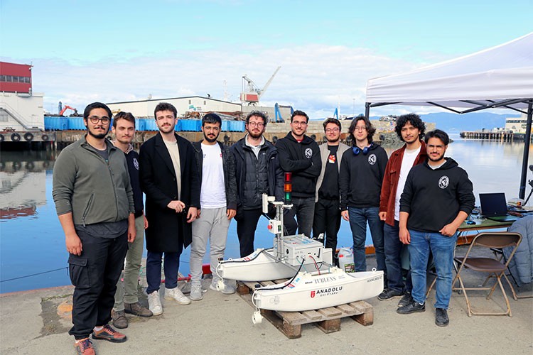 Otonom tekne yarışmasında şampiyon oldu