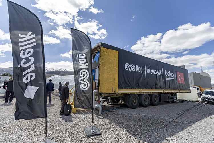 Mobil çamaşır yıkama tırı depremzedelere hizmet veriyor