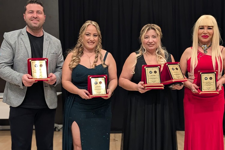 Dj Eva Başak Altın Sanat Ödülleri törenine damgasını vurdu!