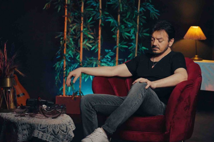 Orhan Ölmez'in Gel Deme şarkısı kliplendi