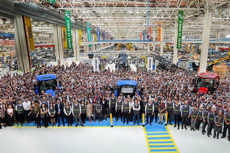 TürkTraktör'den 10.000'inci kabin üretimi