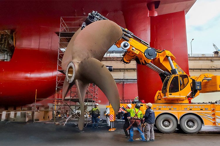 Arkas pervane değiştirerek yeşilleşiyor