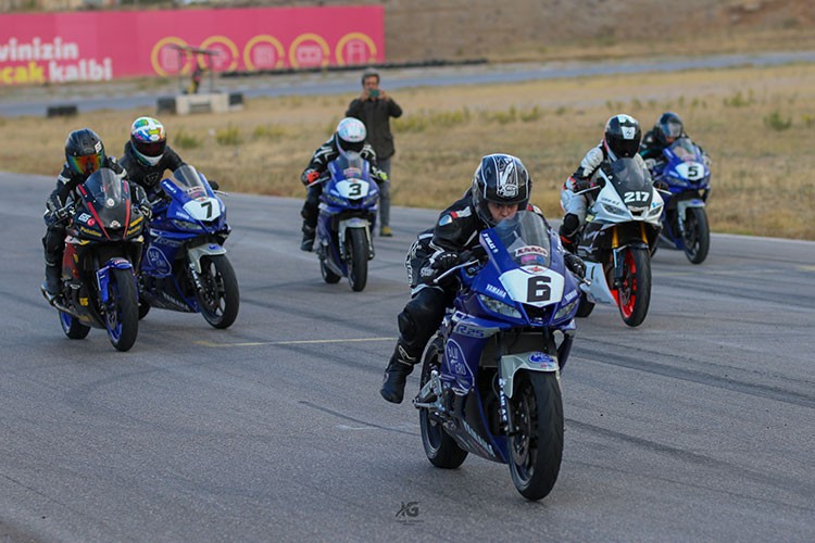 Kadın yetenekler Yamaha Kupası için piste çıkıyor
