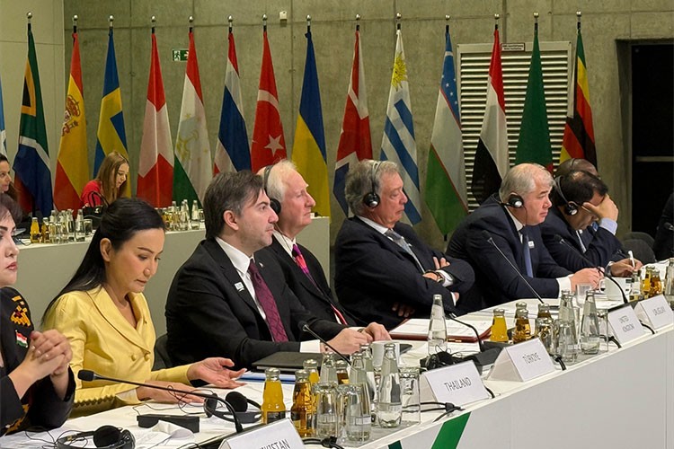 Bakan Yardımcısı Bağcı, Berlin'de ikili görüşmeler yaptı