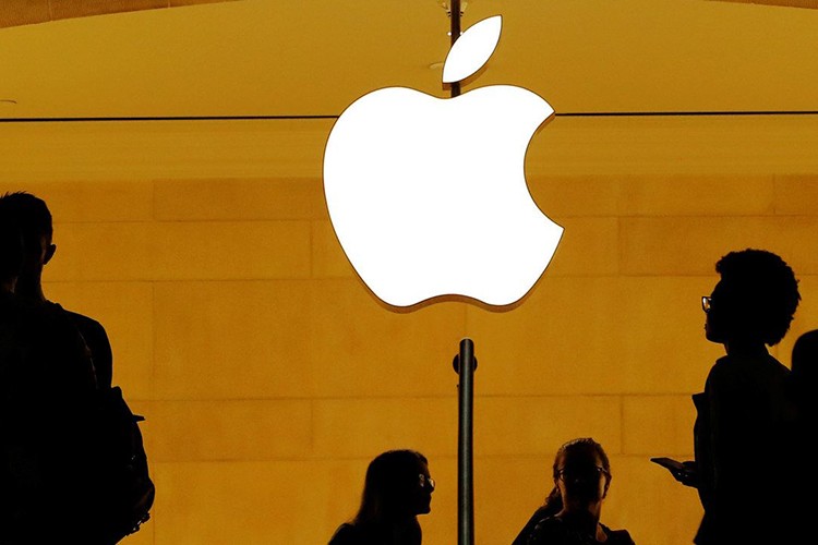 Apple zirveye oturdu