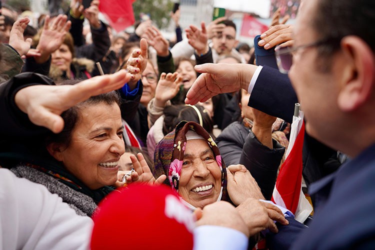 Kağıthane'de İmamoğlu'na sevgi seli