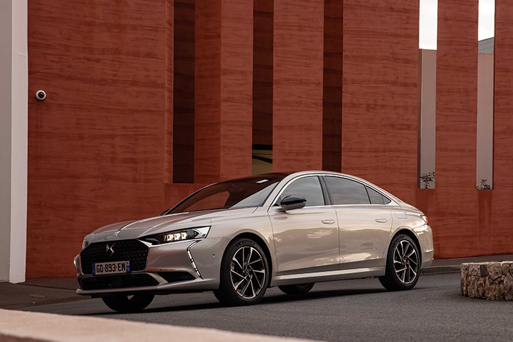 Yeni DS 9 Opera E-Tense 250 Türkiye'de