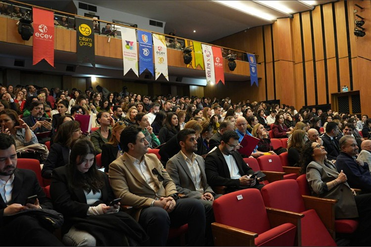 Yaratıcı ve yenilikçi öğretmen semineri eğitimde teknolojiyi konuşturdu