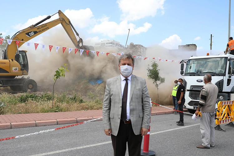 Melikgazi metruk yapılardan temizleniyor