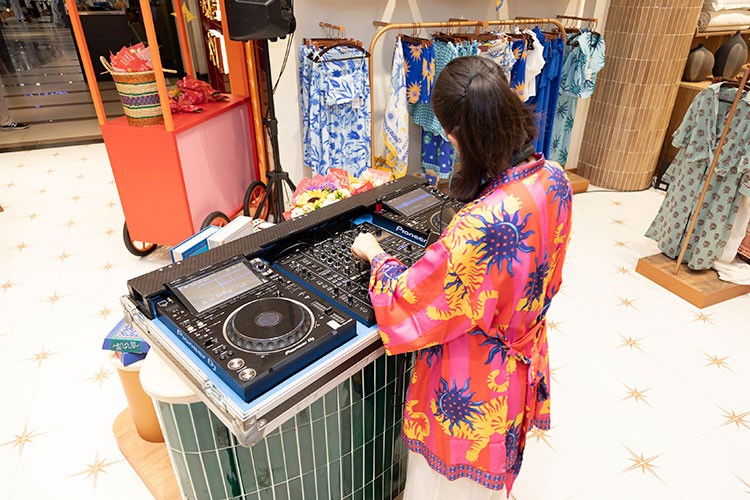 Güneşli Renkler Dünyası şimdi Nişantaşı'nda